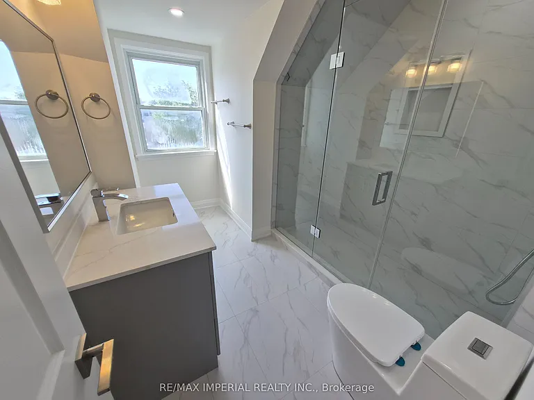 757 Pam Cres — Photo 17