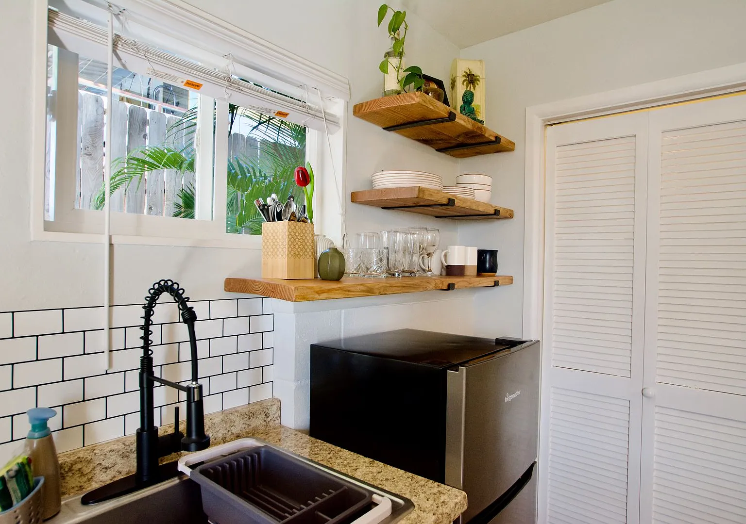 Fully Furnished Studio In Duplex With Gorgeous Ocean Views. — Photo 4