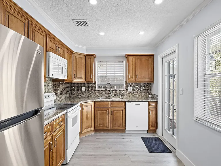 2500 NE 19th Ave #1 — Photo 14