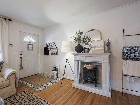 4th image of 439 Hickory Ln