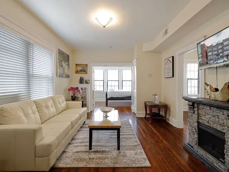 6136 Delmar Blvd #2 — Photo 2