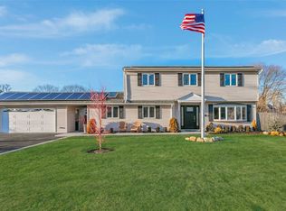 29 Weeks St, Blue Point, NY 11715