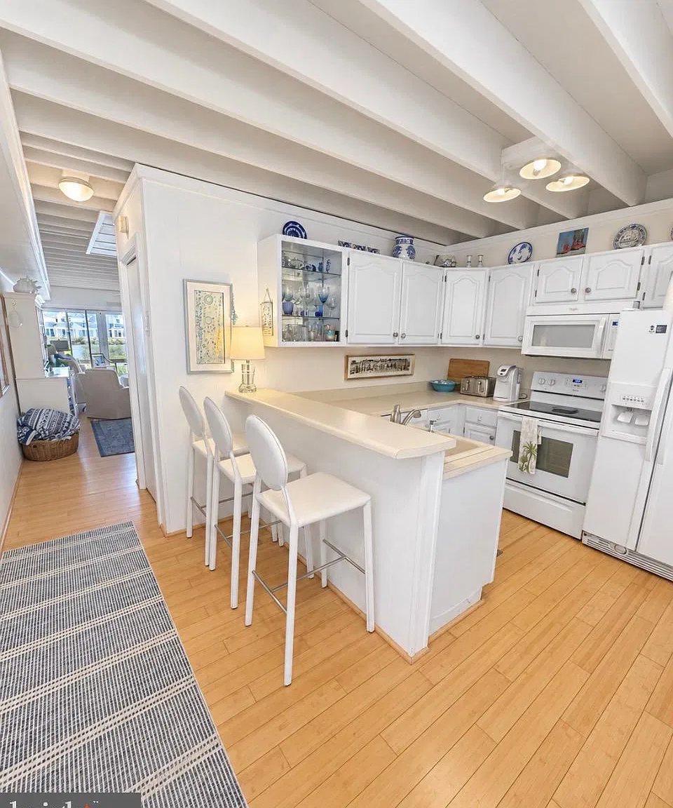 3 bed, 1.5 bath, 1400 sqft, $1,950 — Photo 3