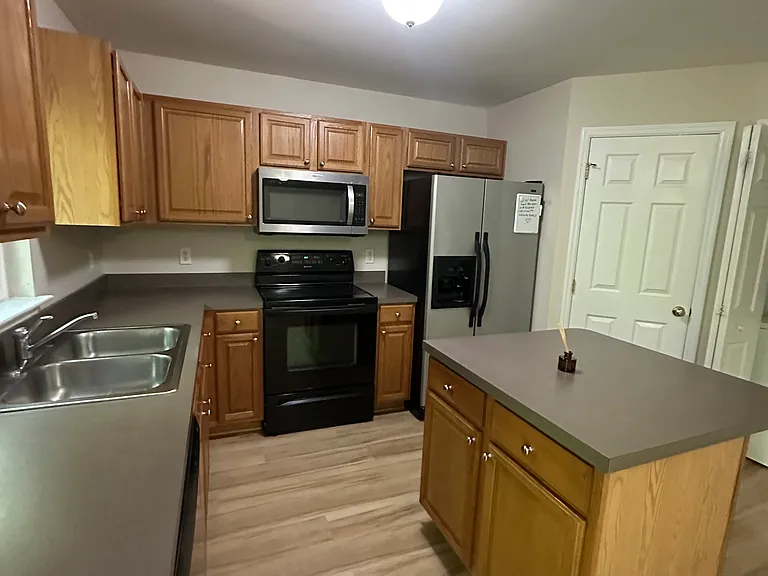 20 Woodmyre Ln — Photo 8