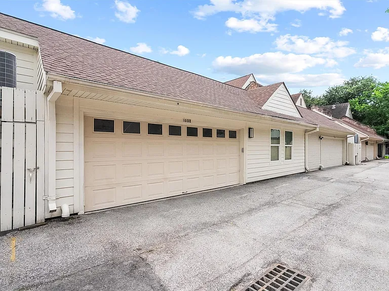 1032 Townplace St — Photo 31