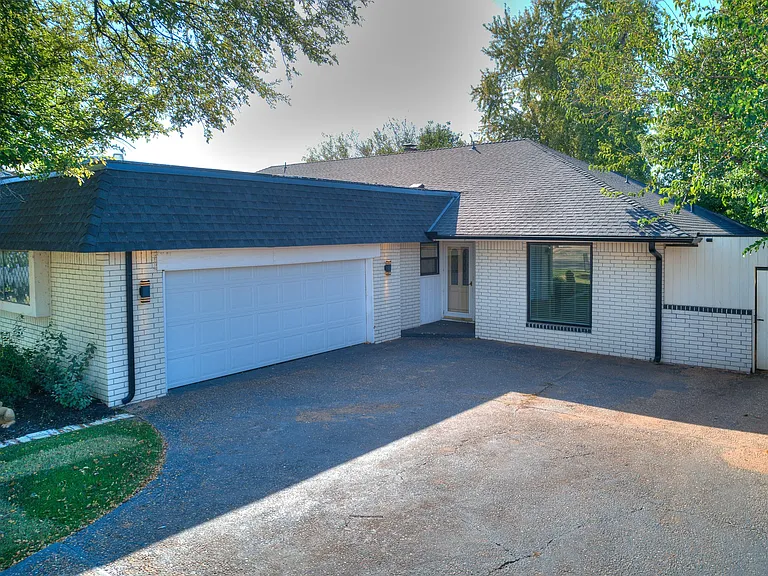 6313 Avalon Ln — Photo 4
