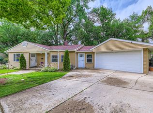 31 Sparrow Ct, Carpentersville, IL 60110