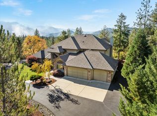 596 Bellewood Dr, Grants Pass, OR 97527