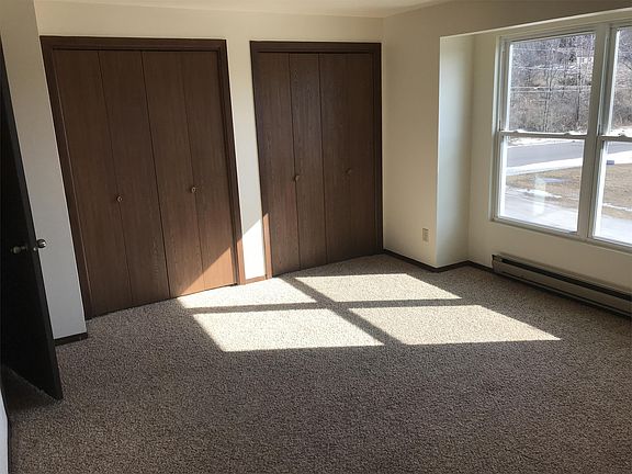 Big bedroom Lots of closet space