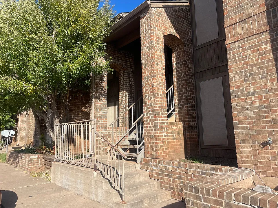 657 Ruidosa Ave #215