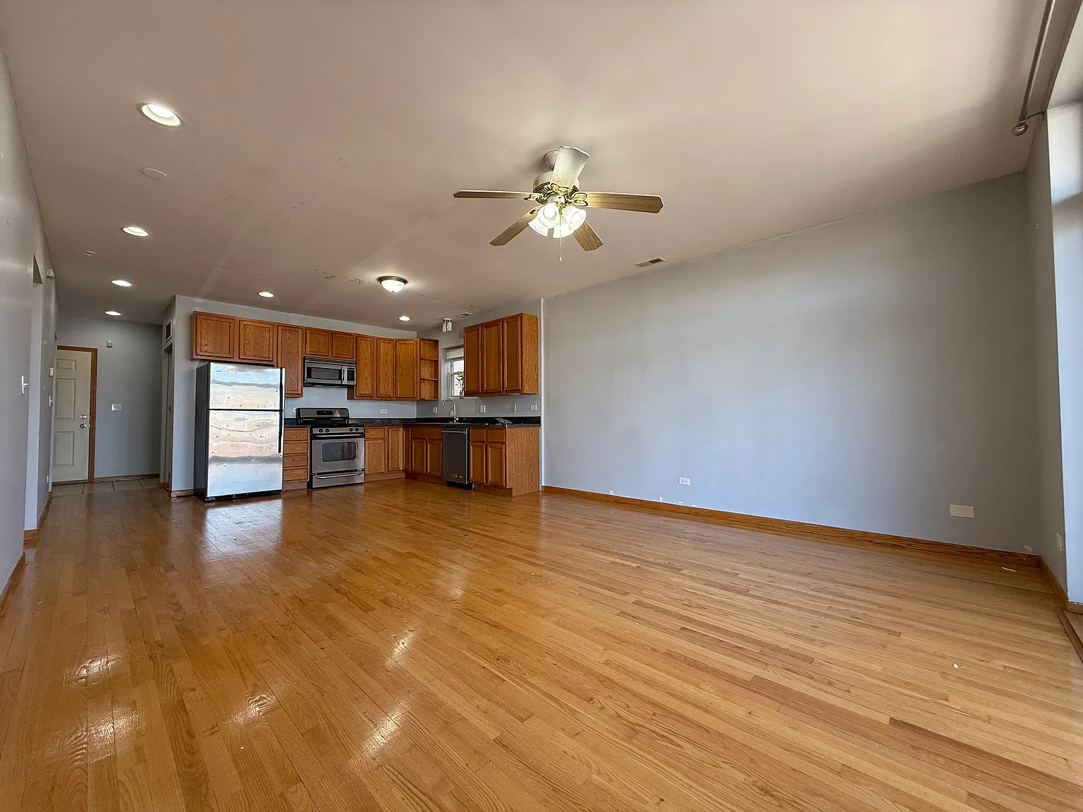 2 bed, 1100 sqft, $1,800 — Photo 3