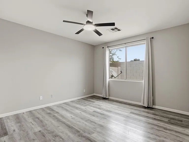 2047 S Jefferson — Photo 18