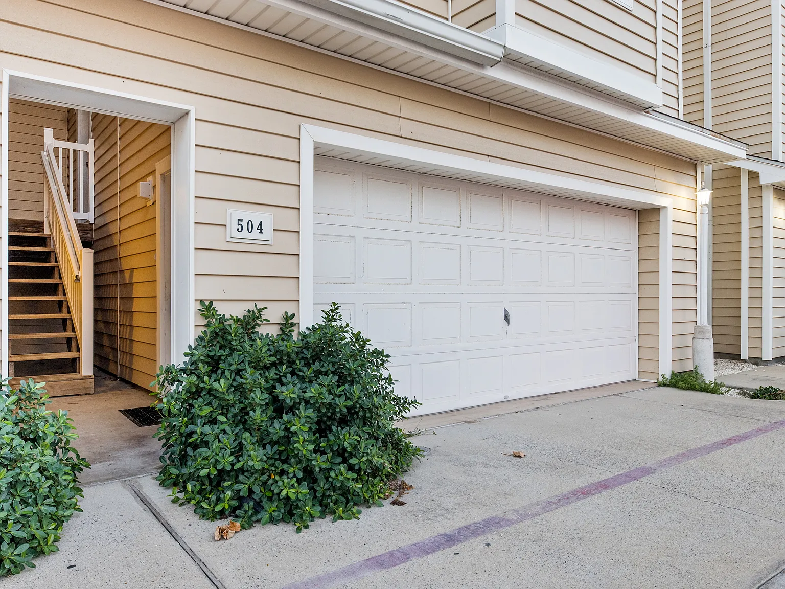 3 bed, 3.5 bath, 1885 sqft, $2,500 — Photo 4