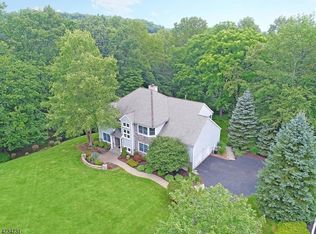 33 Castle Ct, Randolph, NJ 07869