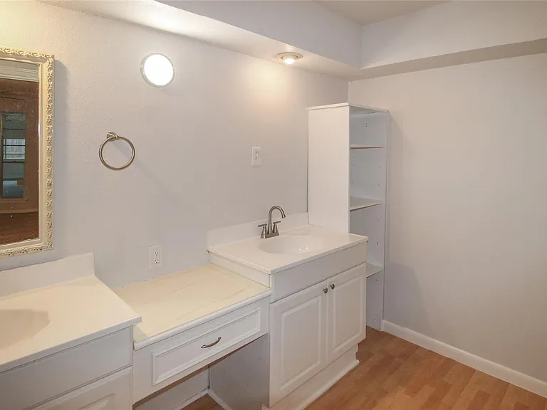 10534 Huntington Wood Dr — Photo 18