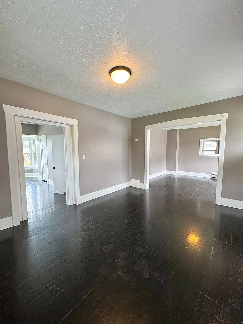 5148 Dodge St — Photo 2
