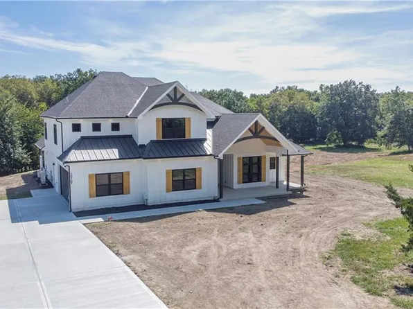 10707 S Hunt Rd, Lone Jack, MO 64070