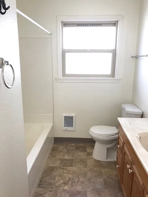 2 bed, 810 sqft, $1,690 — Photo 3