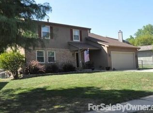 203 S Evergreen Ln, Bloomington, IL 61704