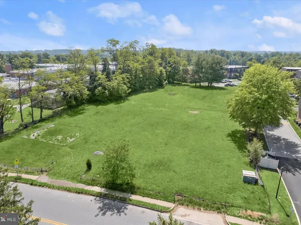 3925 Rolling Rd, Pikesville, MD 21208