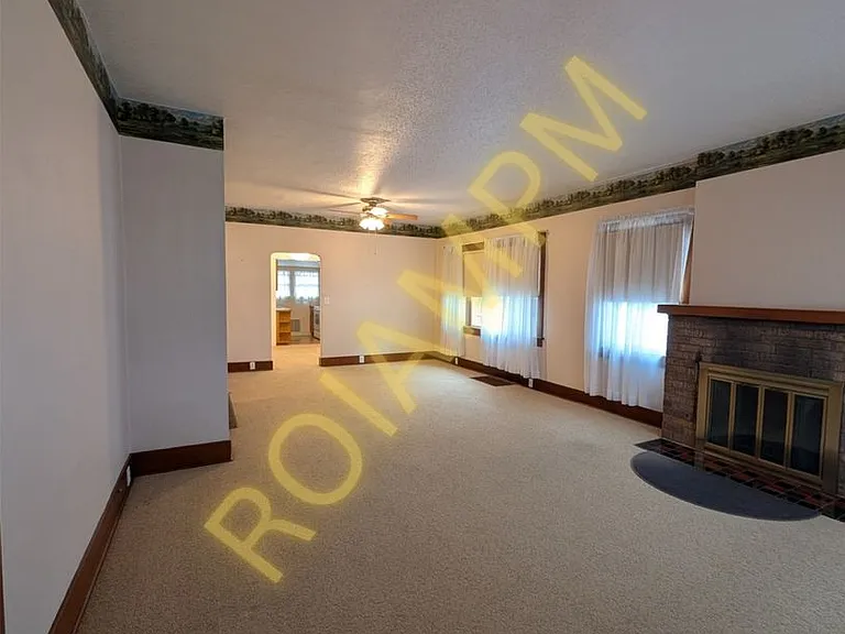 1410 Maple Ave — Photo 2