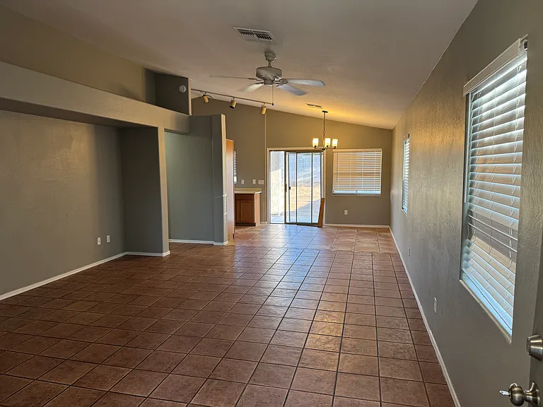 1523 W Nancy Ln — Photo 5