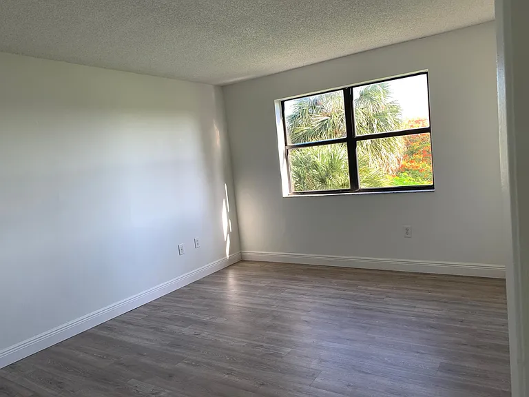 281 W Park Dr #2 — Photo 30