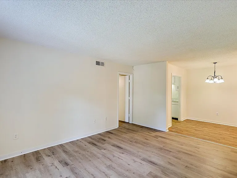 1140 Greymont Ave — Photo 12