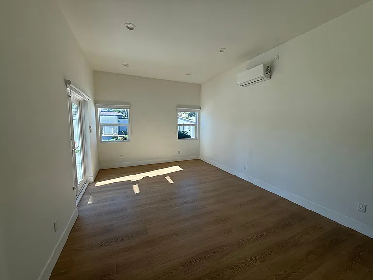 5732 Winnetka Ave — Photo 11