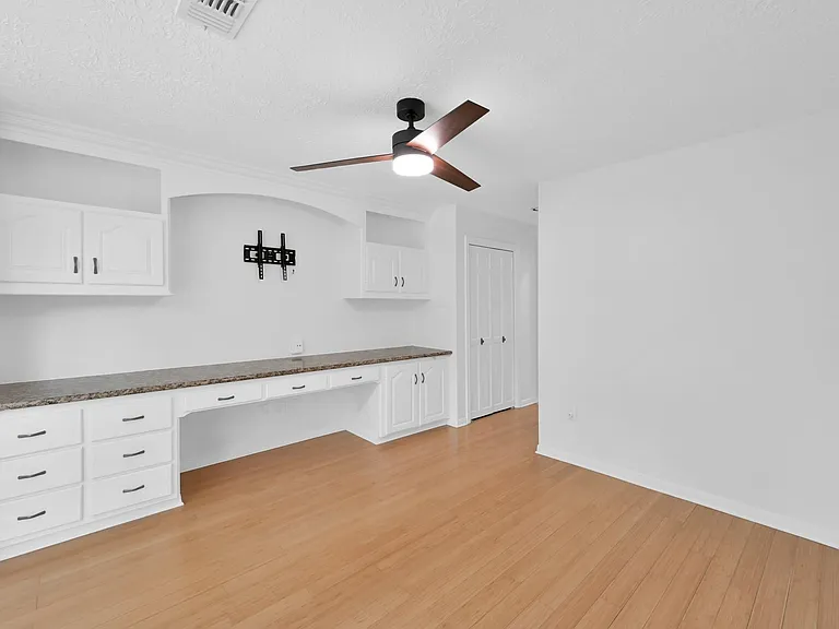 35 Fernglen Dr — Photo 30