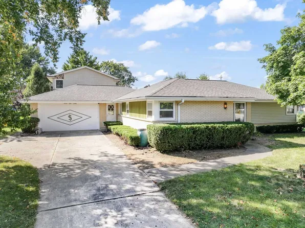 1000 W Eva Ln, Mount Prospect, IL 60056