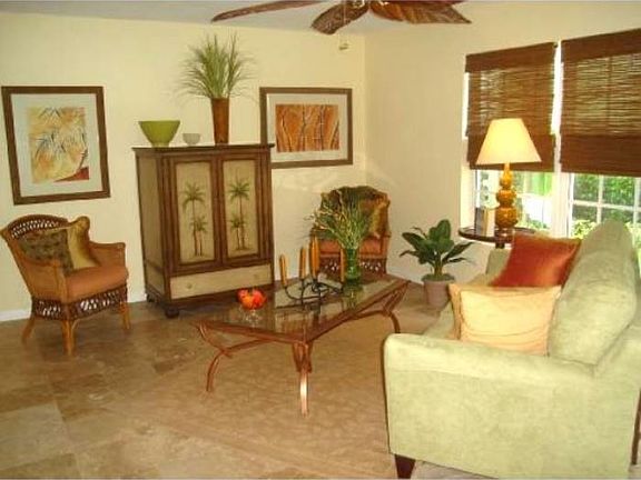 5th image of 102 N Lakeside Dr APT 6