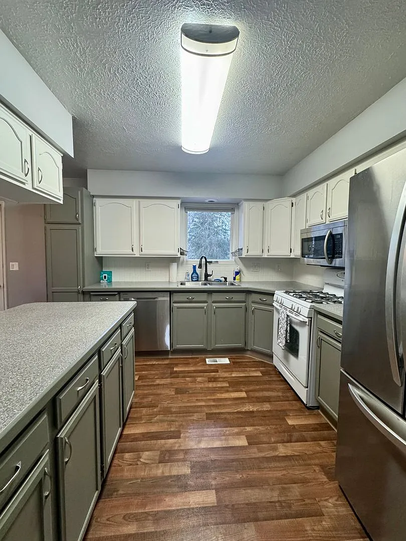 Seasonal Furnished Rental — Photo 2
