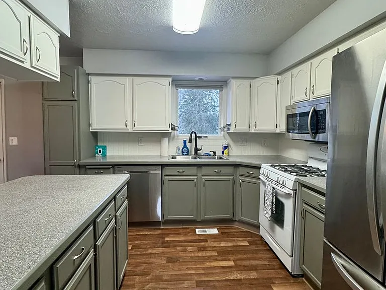 33085 Community College Dr — Photo 2