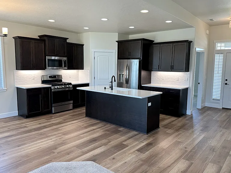 3304 S Zimmerman St — Photo 5