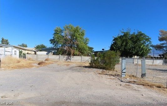 2nd image of 30 W Russell Rd