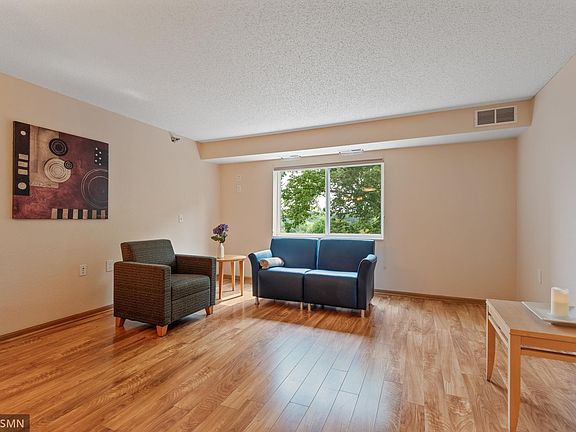 3rd image of 1321 Lake Dr W APT 212