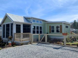 55 Breezy Meadow Ln, Flat Rock, NC 28731