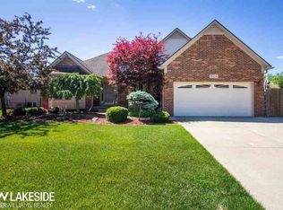 15204 Fairview Dr, Fraser, MI