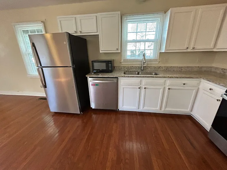 61 Cooper St #A — Photo 9