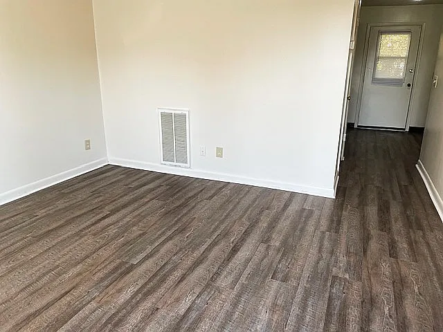 Four Seasons Apartments — Photo 9