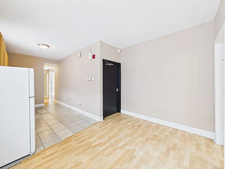 207 S 60th Street — Photo 7