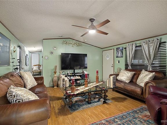 2nd image of 901 Valencia Ave