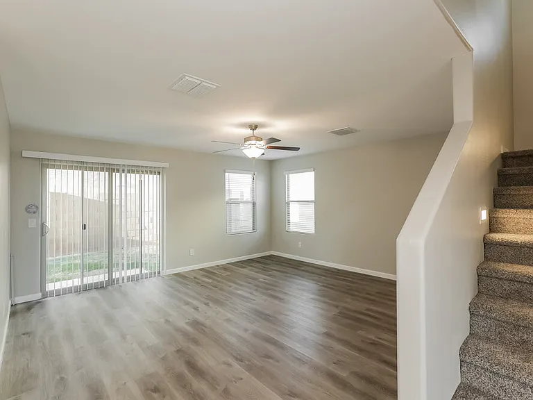 8039 W Agora Ln — Photo 5