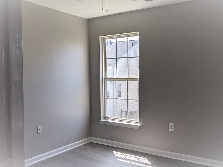 411 Hanrahan Ct SE — Photo 36
