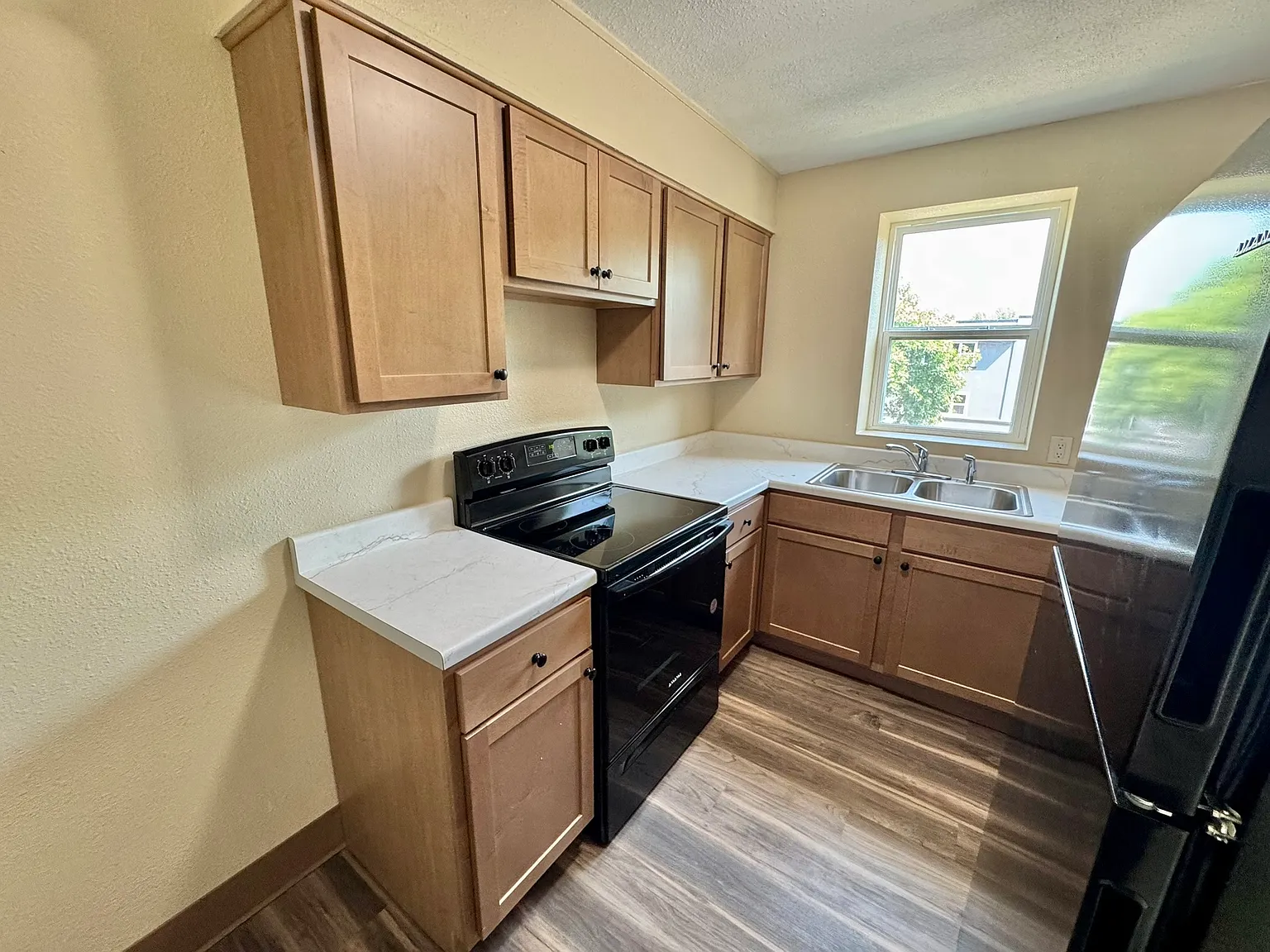 10 9th Ave NE — Photo 3