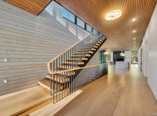 28 Watch Way, Lloyd Harbor, NY 11743