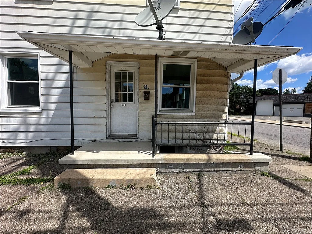 2 bed, $900 — Photo 2