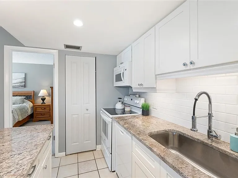 240 Palm Dr #48-1 — Photo 7