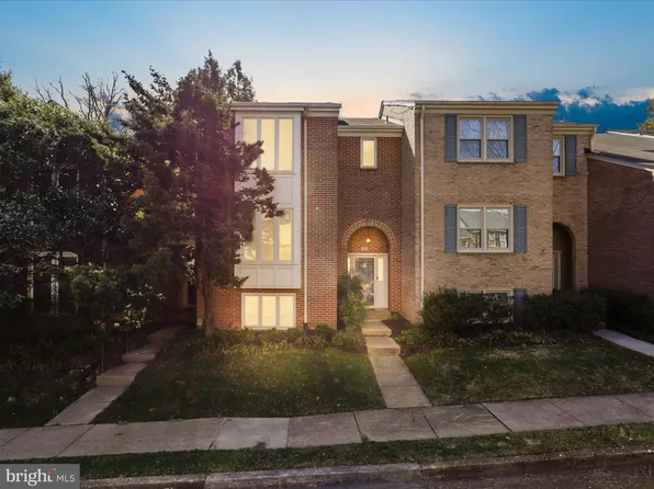 6649 Midhill Pl, Falls Church, VA 22043